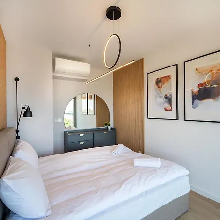 Solaris 711, Sea View. アパート