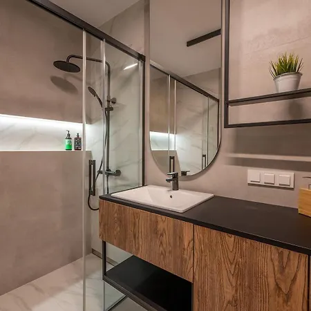 Solaris 711, Sea View. *