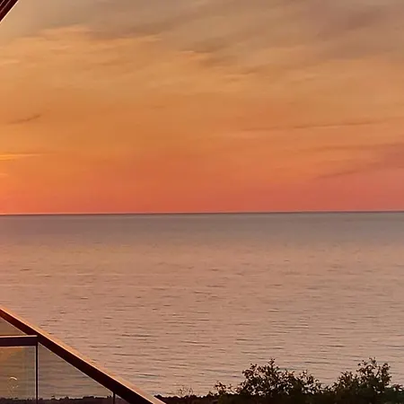 Solaris 711, Sea View.